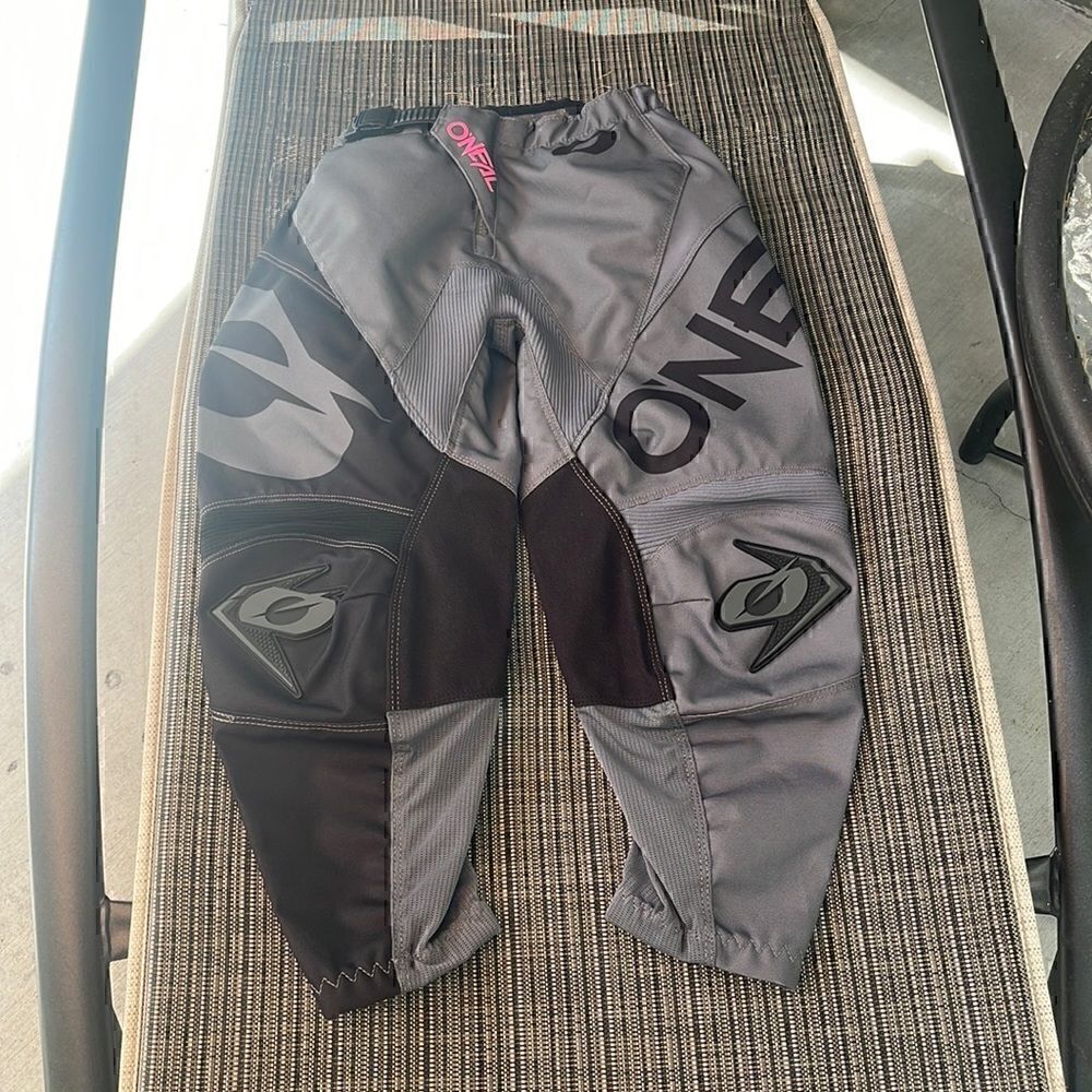 O’Neal element pant youth size 5/6. Moto cross pants excellent condition.